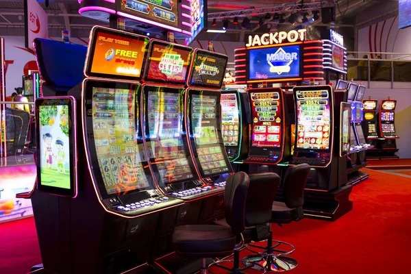 neng hoki live dealer studio showing multiple Qiu Qiu tables with HD camera angles